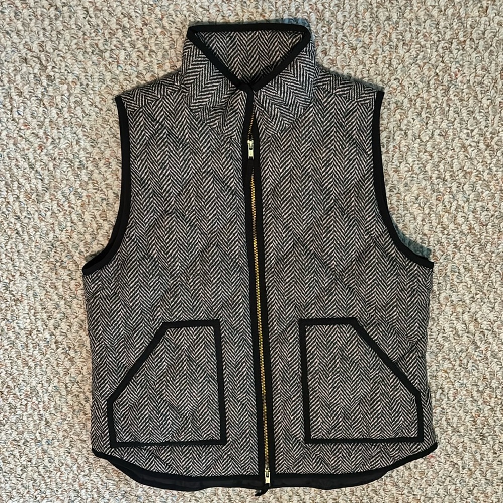 Stunning J.Crew herringbone puffer vest in black/cream Full length gold zipper